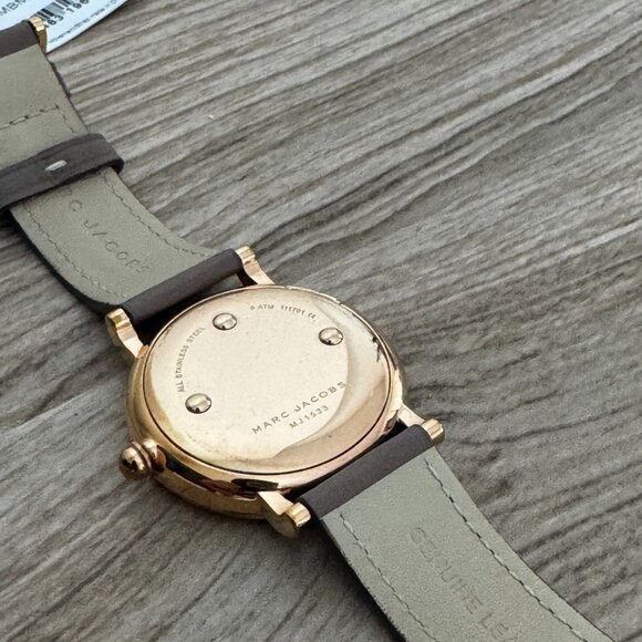 [NEW] Women's Marc Jacobs Roxy Cement Leather Strap Watch - Picture 4 of 5